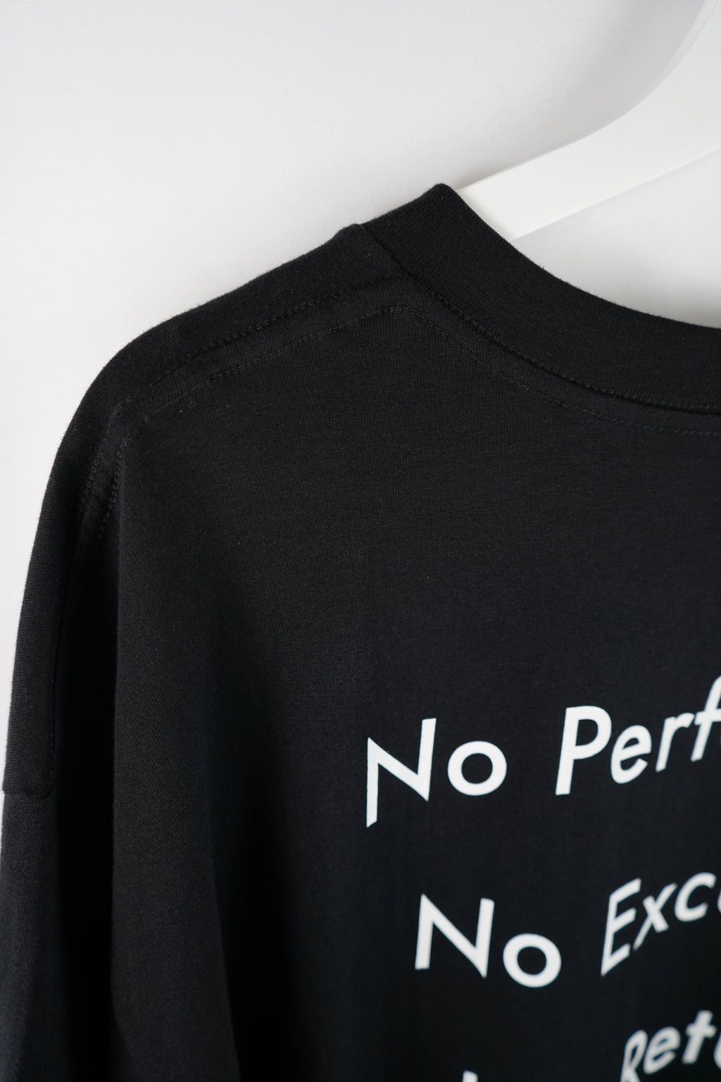 Closeup Backside oversized tee details